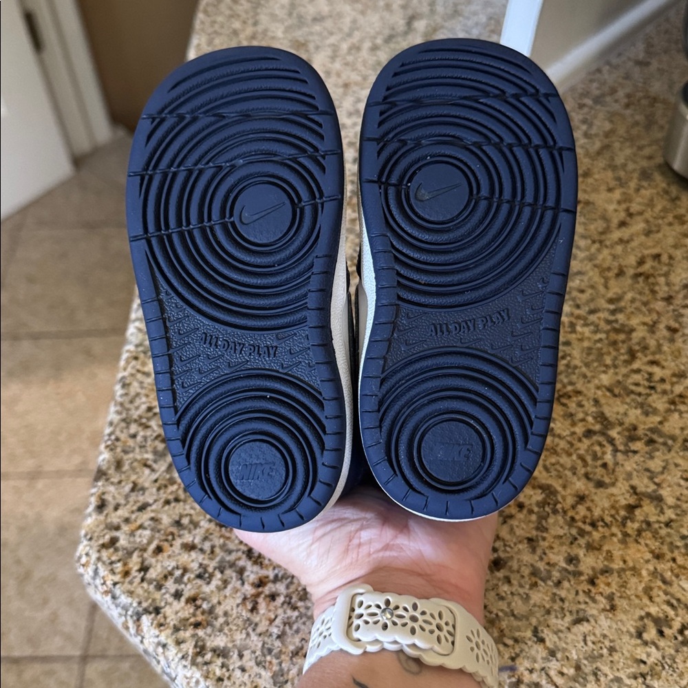 Nike Kids' Blue and White Sneakers - Picture 4 of 5